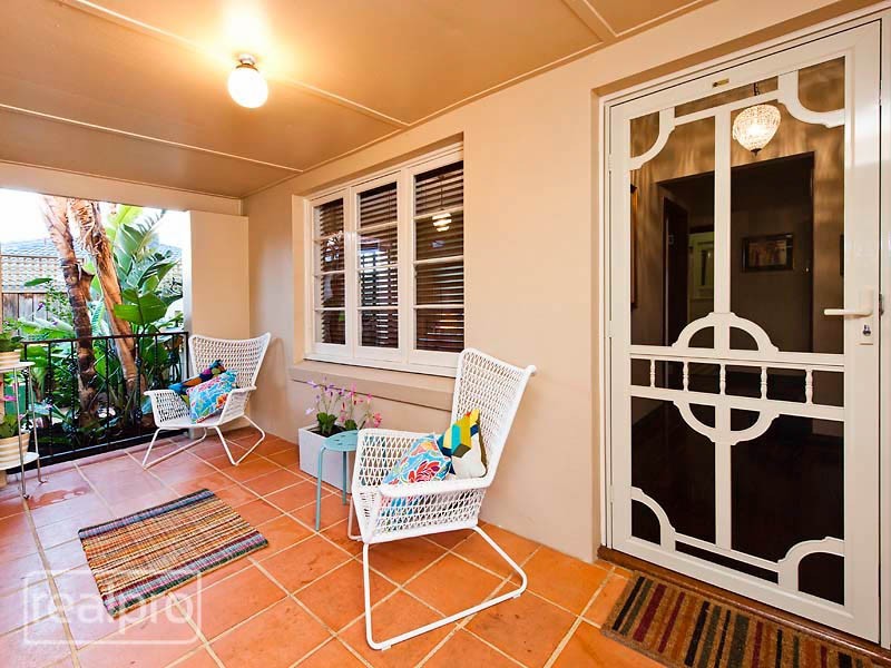 10 Bradshaw Crescent, Manning WA 6152