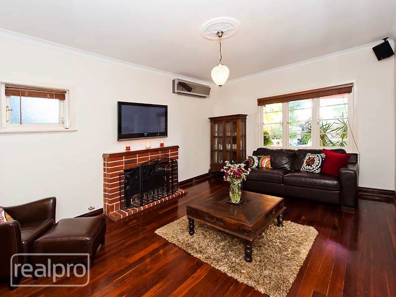 10 Bradshaw Crescent, Manning WA 6152