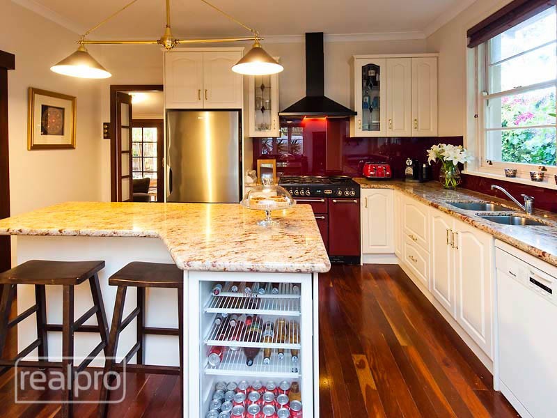 10 Bradshaw Crescent, Manning WA 6152