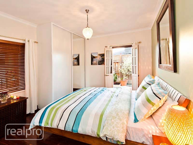 10 Bradshaw Crescent, Manning WA 6152