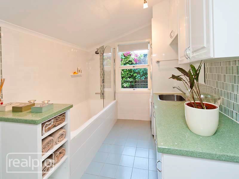 10 Bradshaw Crescent, Manning WA 6152