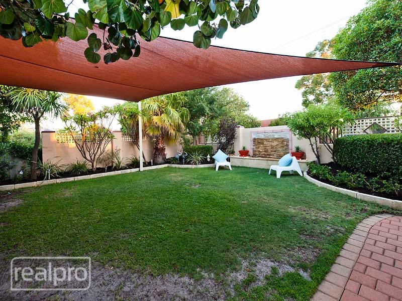 10 Bradshaw Crescent, Manning WA 6152