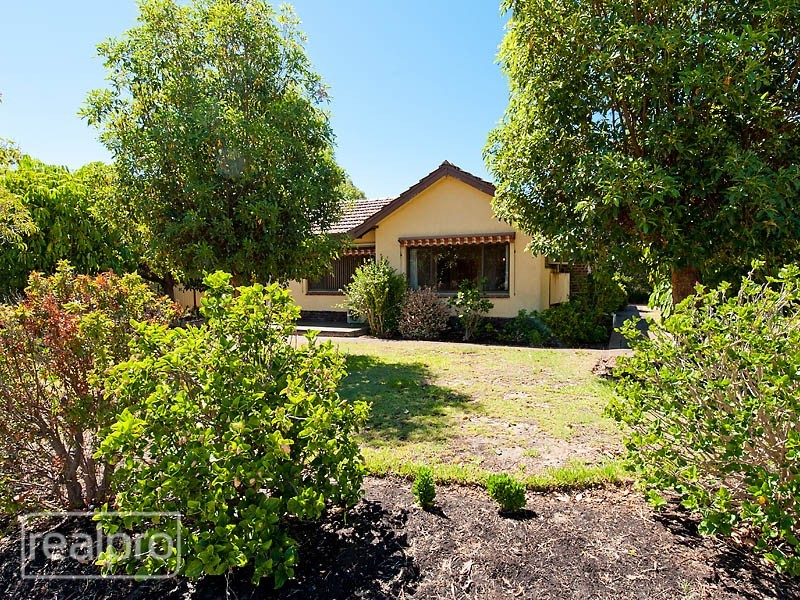 32 Bickley Crescent, Manning WA 6152