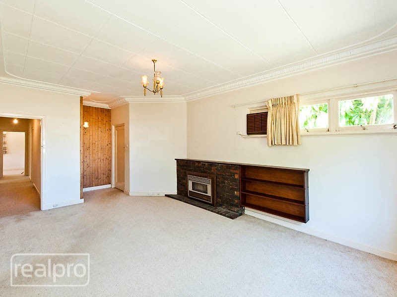 32 Bickley Crescent, Manning WA 6152