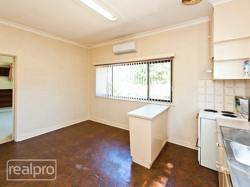 32 Bickley Crescent, Manning WA 6152