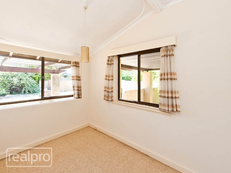 32 Bickley Crescent, Manning WA 6152