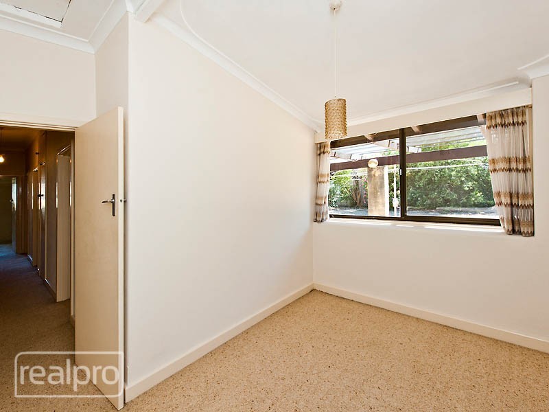 32 Bickley Crescent, Manning WA 6152