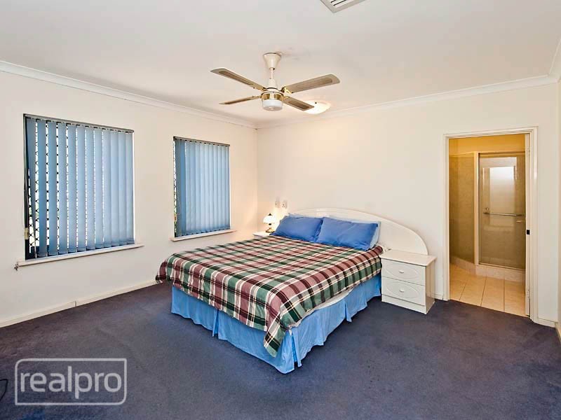 1/30 Henley Street, Como WA 6152