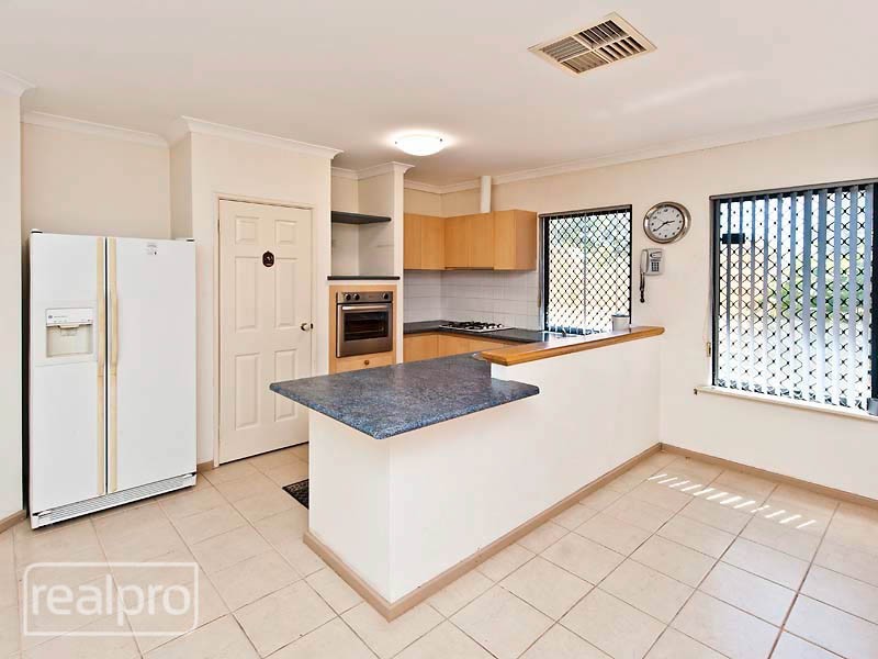 1/30 Henley Street, Como WA 6152