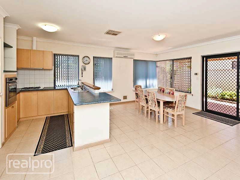 1/30 Henley Street, Como WA 6152