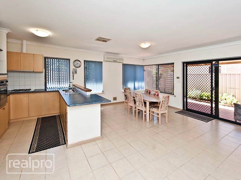 1/30 Henley Street, Como WA 6152