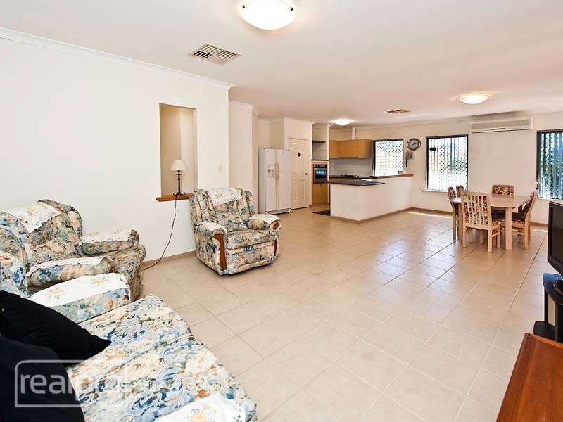 1/30 Henley Street, Como WA 6152