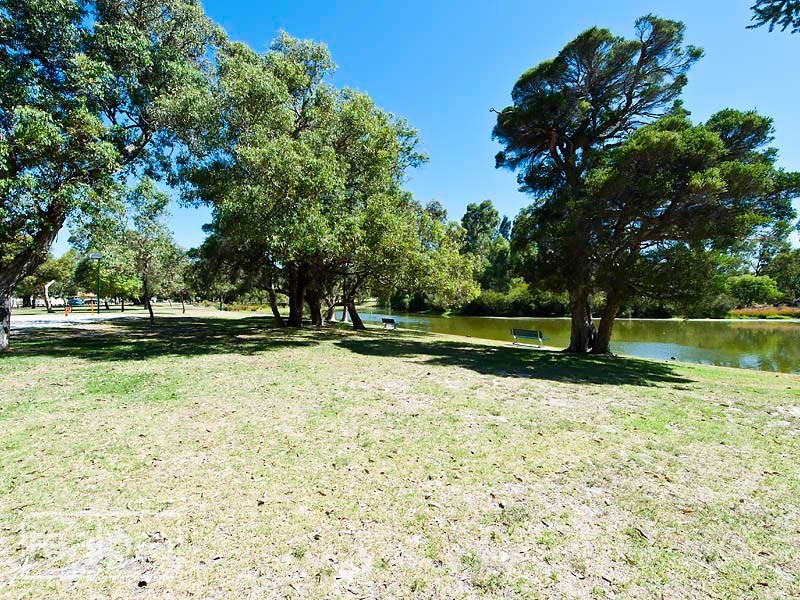 1/30 Henley Street, Como WA 6152