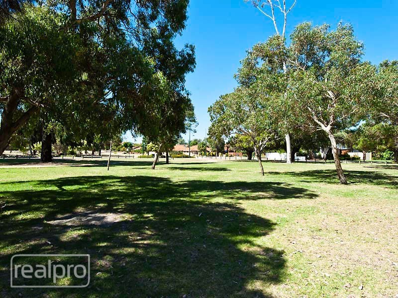 1/30 Henley Street, Como WA 6152