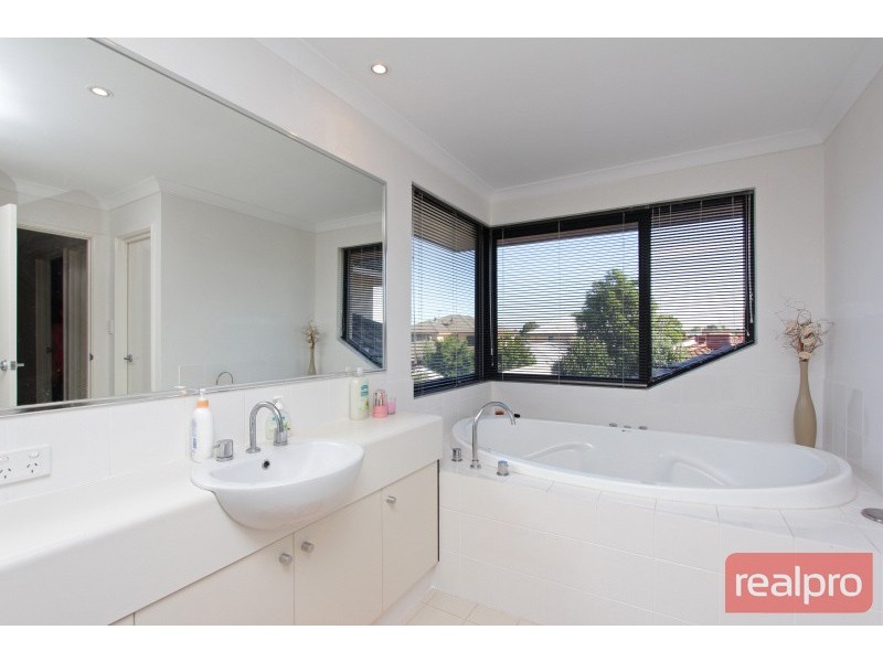 48a Cloister Ave, Manning WA 6152