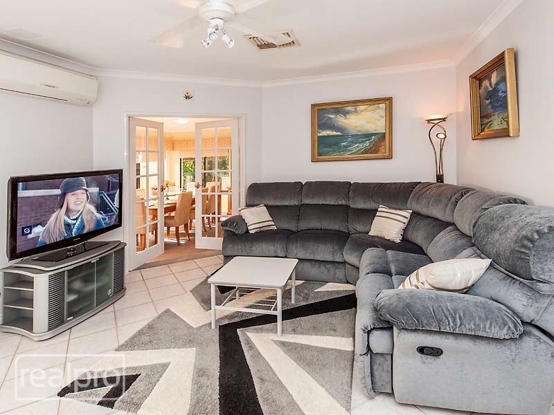 17 Warner Court, Manning WA 6152