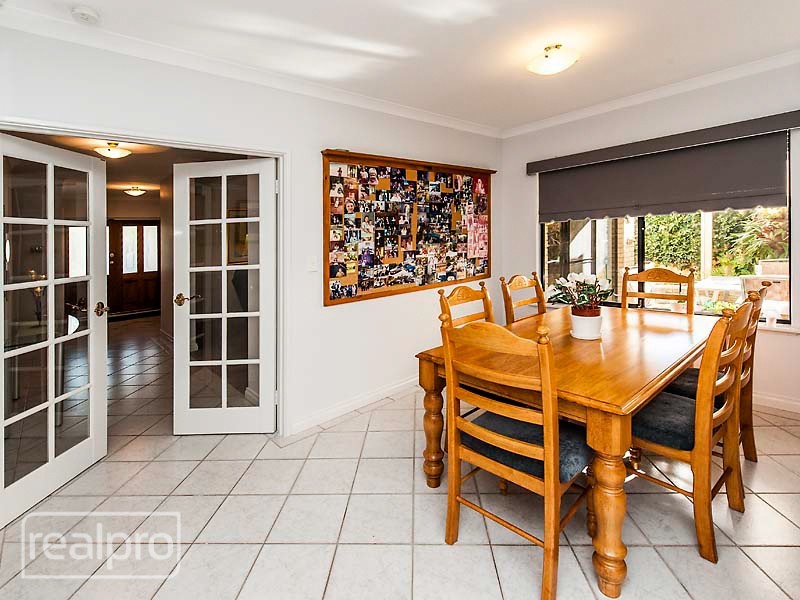 17 Warner Court, Manning WA 6152