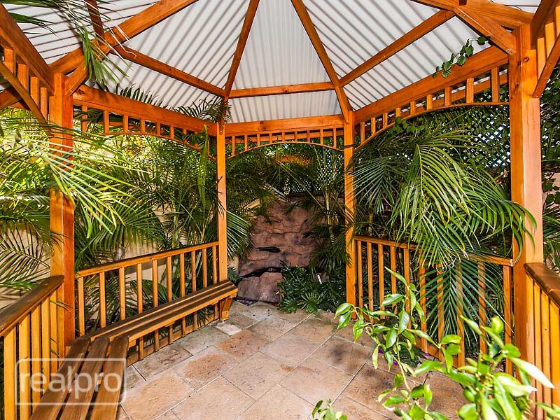 17 Warner Court, Manning WA 6152