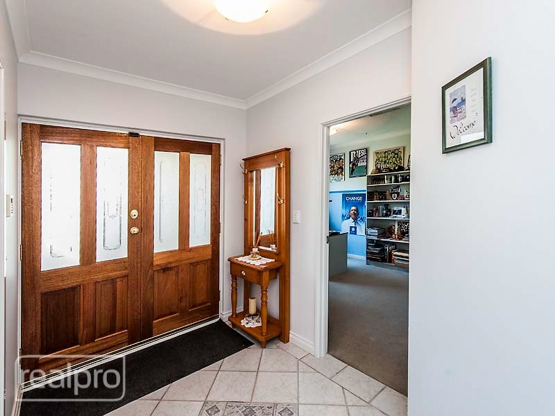 17 Warner Court, Manning WA 6152