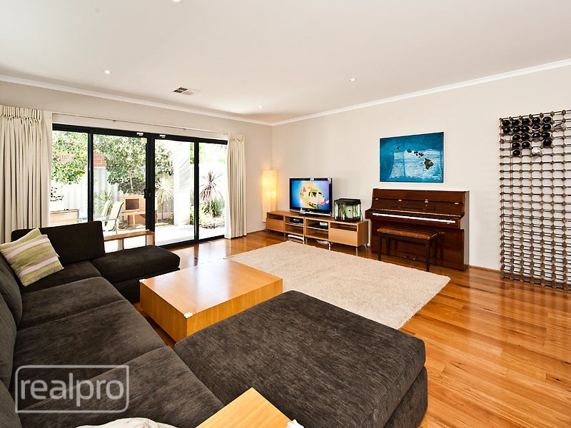 37A Crawshaw Crescent, Manning WA 6152