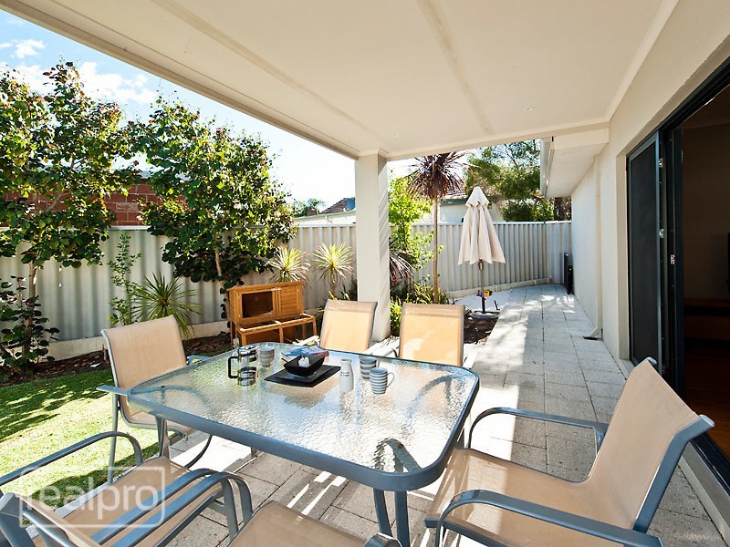 37A Crawshaw Crescent, Manning WA 6152