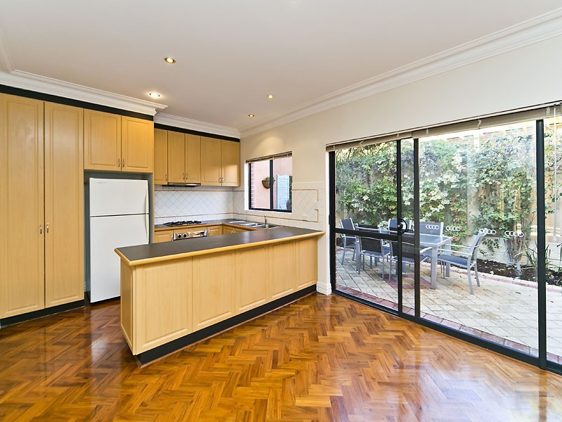 4/152 Gwenyfred Road, Kensington WA 6151