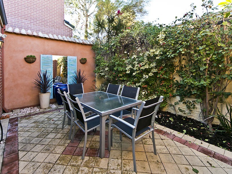 4/152 Gwenyfred Road, Kensington WA 6151