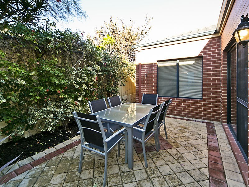 4/152 Gwenyfred Road, Kensington WA 6151