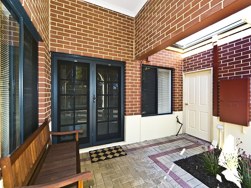 4/152 Gwenyfred Road, Kensington WA 6151