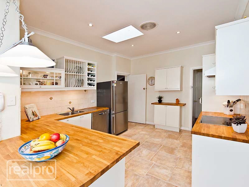 21 Cornish Crescent, Manning WA 6152
