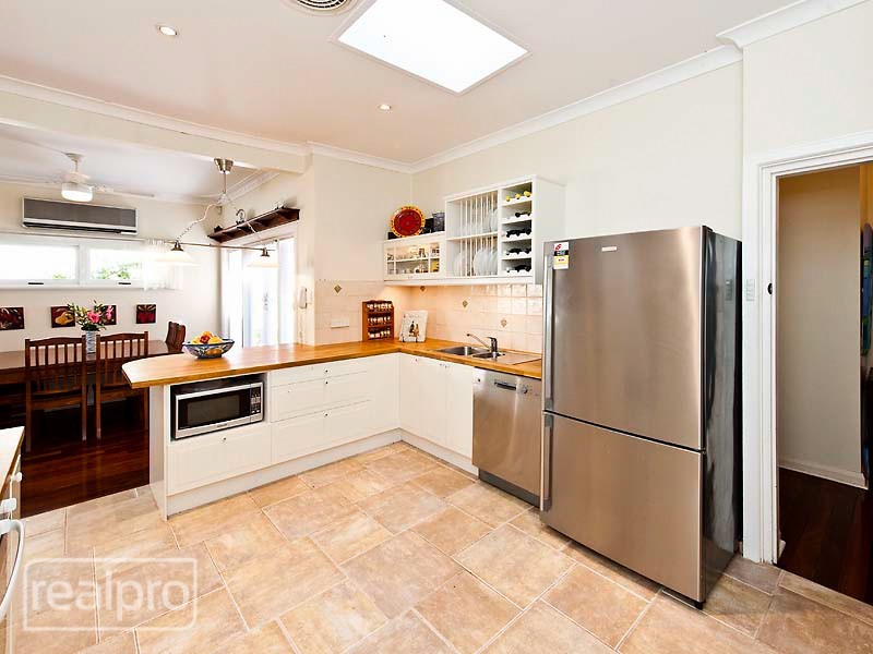 21 Cornish Crescent, Manning WA 6152