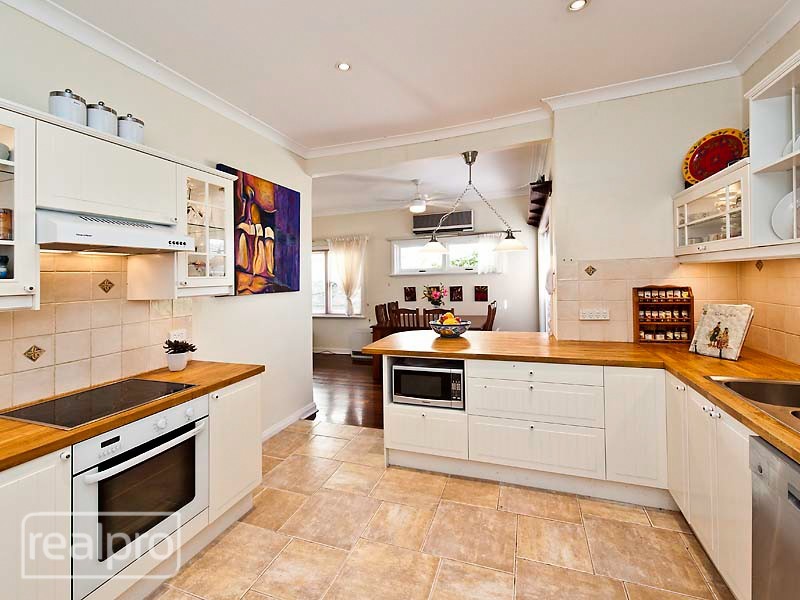 21 Cornish Crescent, Manning WA 6152