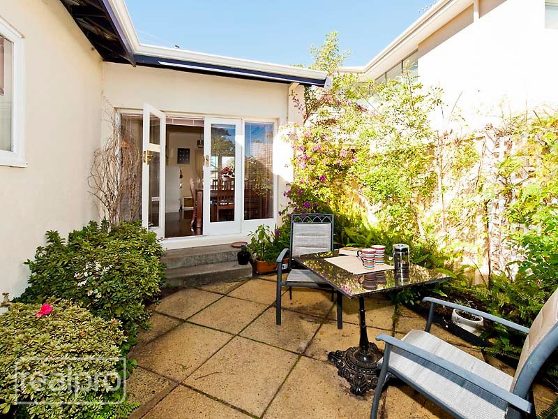 21 Cornish Crescent, Manning WA 6152