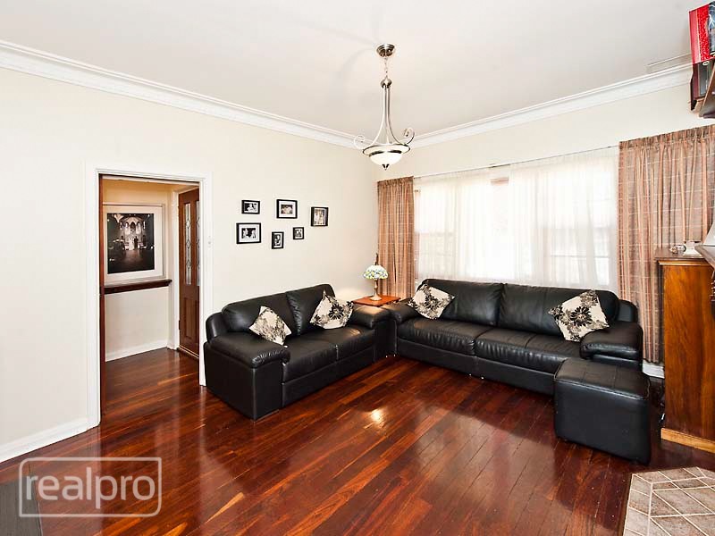 21 Cornish Crescent, Manning WA 6152
