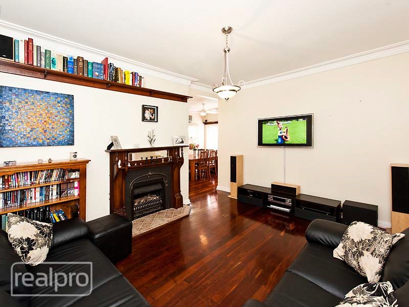 21 Cornish Crescent, Manning WA 6152