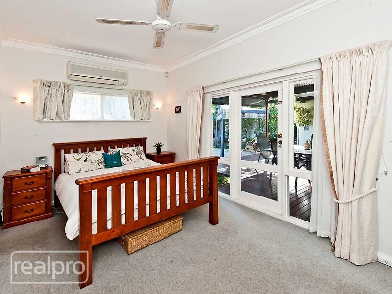21 Cornish Crescent, Manning WA 6152
