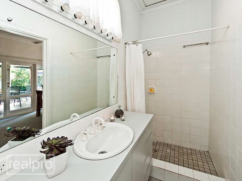 21 Cornish Crescent, Manning WA 6152