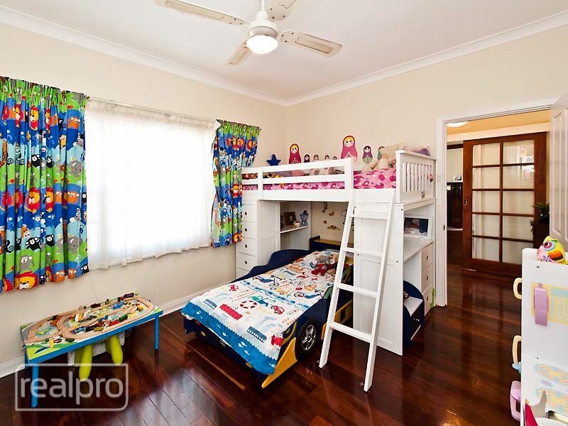 21 Cornish Crescent, Manning WA 6152