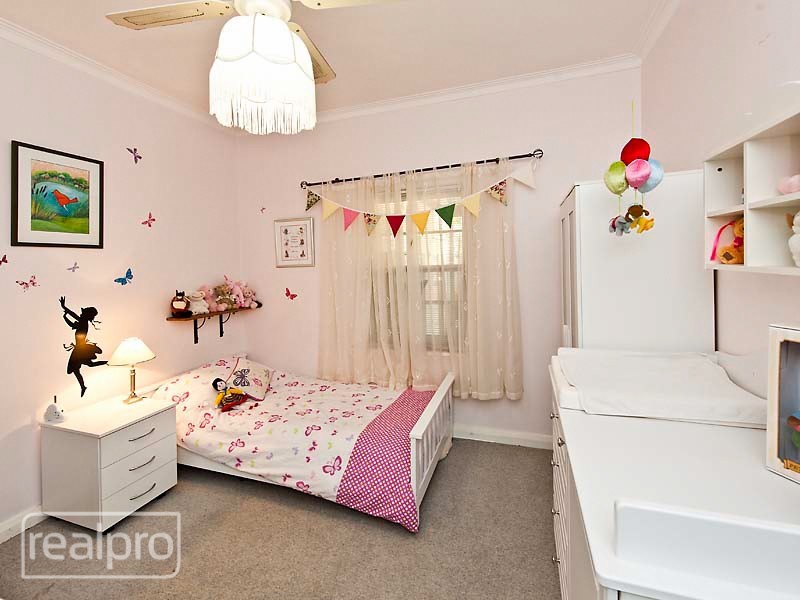 21 Cornish Crescent, Manning WA 6152