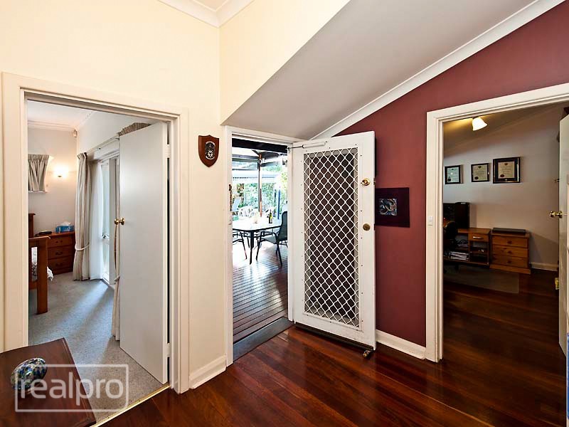 21 Cornish Crescent, Manning WA 6152