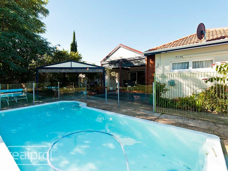 21 Cornish Crescent, Manning WA 6152
