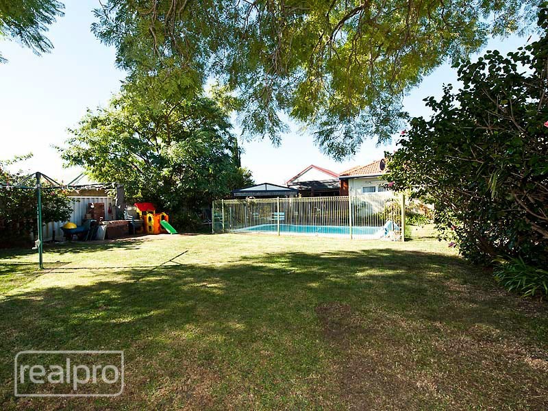 21 Cornish Crescent, Manning WA 6152