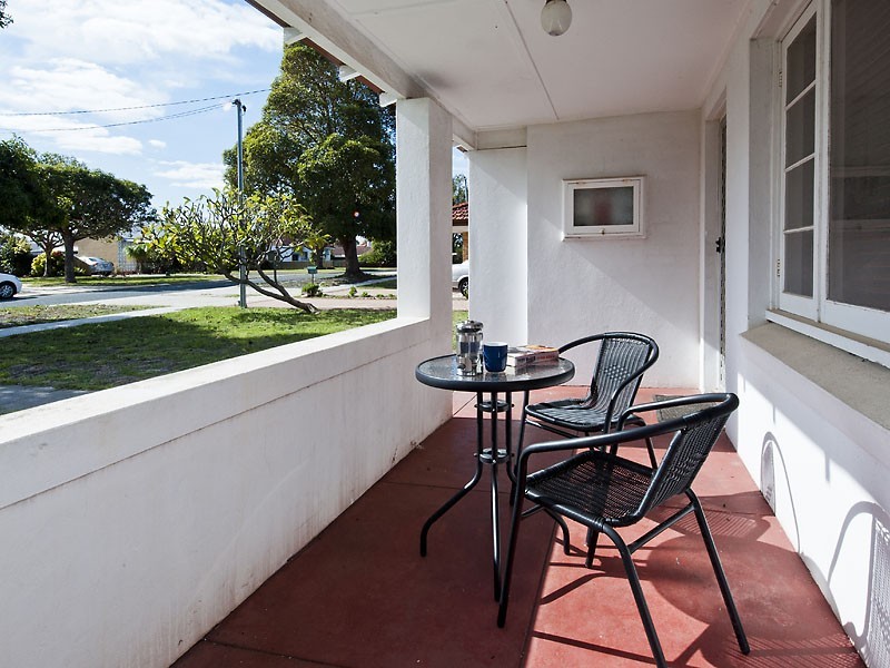 9 Henning Crescent, Manning WA 6152