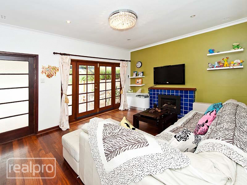 13A Forward Street, Manning WA 6152