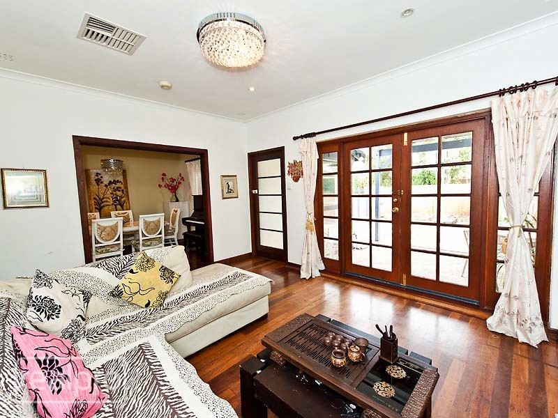 13A Forward Street, Manning WA 6152