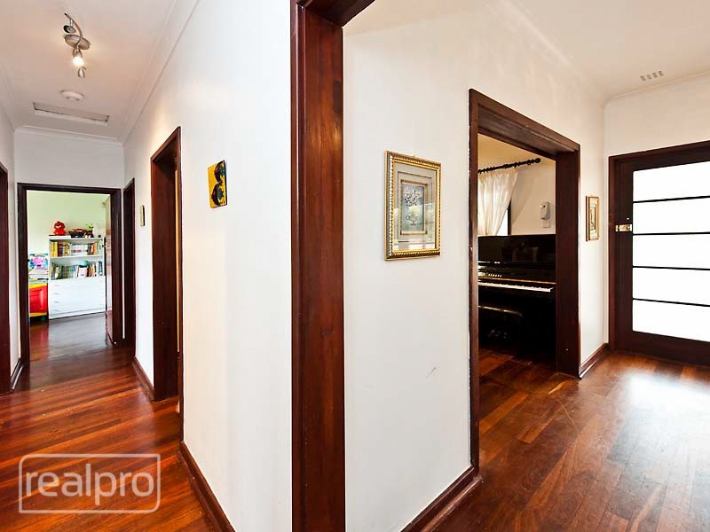 13A Forward Street, Manning WA 6152