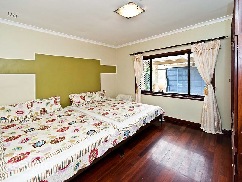13A Forward Street, Manning WA 6152