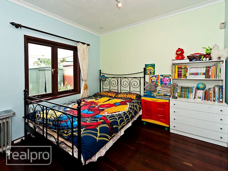 13A Forward Street, Manning WA 6152