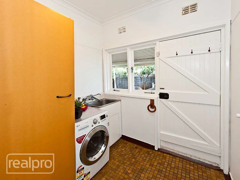 13A Forward Street, Manning WA 6152