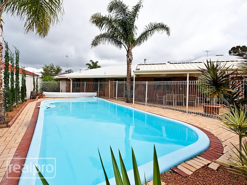 18 Cornish Crescent, Manning WA 6152